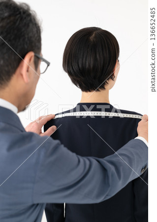 男士測量西裝尺寸 男士測量西裝尺寸 136652485