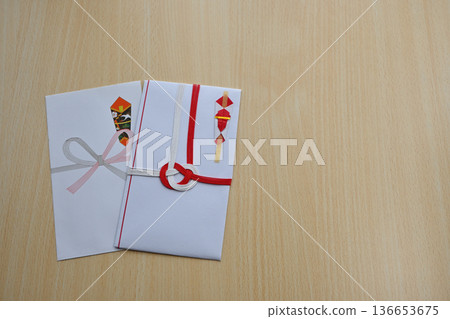 Gift envelopes  136653675