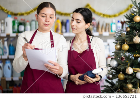 Women sellers taking inventory with list in store 136653721