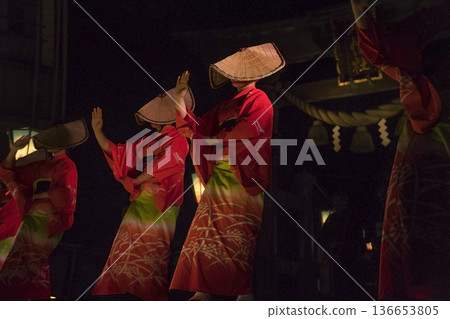 大原盂蘭盆節:下新町舞台舞蹈在八幡神社前舉行 大原盂蘭盆節:下新町舞台舞蹈在八幡神社前舉行 136653805