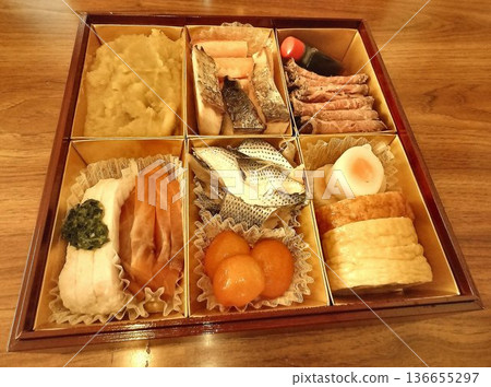 純手工製作的“三層新年套餐”,不含任何添加劑 純手工製作的“三層新年套餐”,不含任何添加劑 136655297