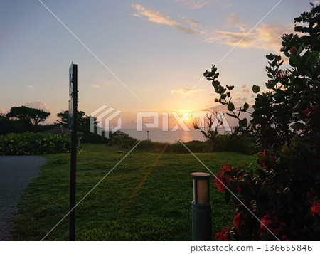 A quiet Okinawan sunset that soothes the soul 136655846