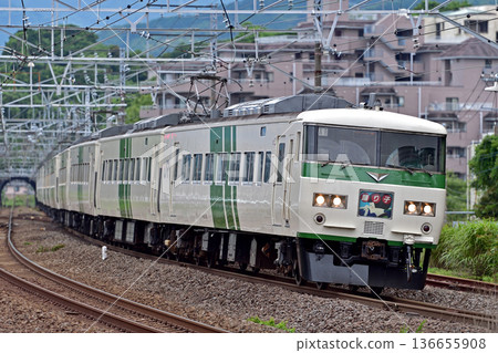 東海道線 真鶴 JR 東日本 185 系 A8 編組（大宮）大通子 136655908