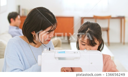 家庭對話縫紉機圖片 136656249