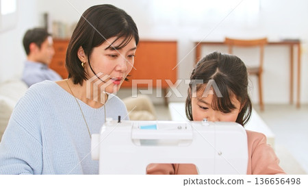 家庭對話縫紉機圖片 136656498