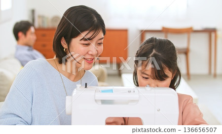 家庭對話縫紉機圖片 136656507