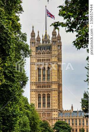 Big Ben with Houses of Parliament and Westminster bridge in London, England, United Kingdom Big Ben with Houses of Parliament and Westminster bridge in London, England, United Kingdom 136657444