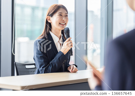 Business woman 136657645