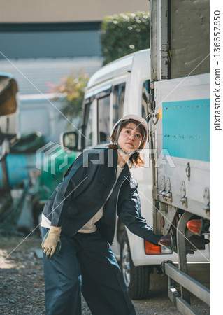 卡車 女生 女孩 136657850