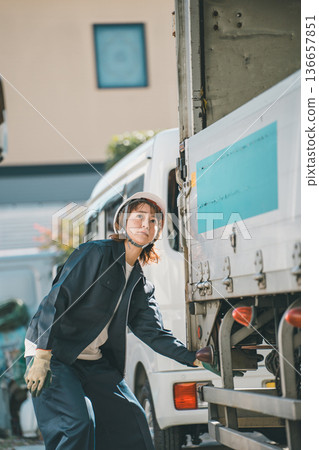 卡車 女生 女孩 136657851