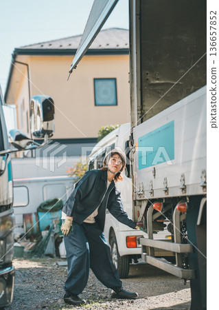 卡車 女生 女孩 136657852