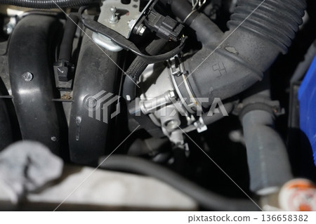啟動自行車發動機 啟動自行車發動機 136658382