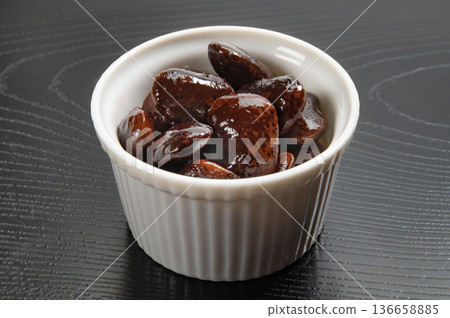 Sweet boiled adzuki beans Sweet boiled adzuki beans 136658885