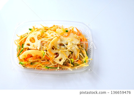 清爽的牛蒡蓮藕沙拉 清爽的牛蒡蓮藕沙拉 136659476