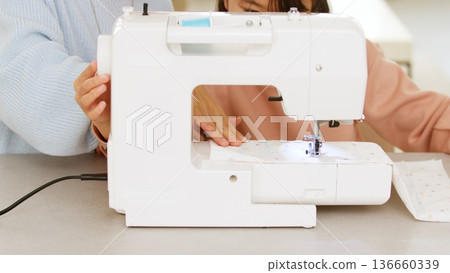 縫紉機手部圖像 136660339