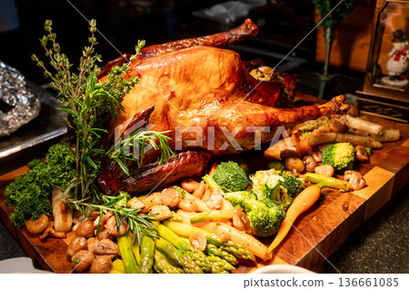 Top view of roasted chicken, focus selective Top view of roasted chicken, focus selective 136661085