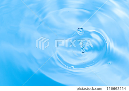 水濺動作鏡頭 水濺動作鏡頭 136662234