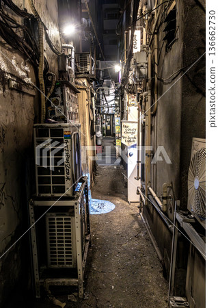 tokyo Narrow urban alley at night tokyo Narrow urban alley at night 136662730