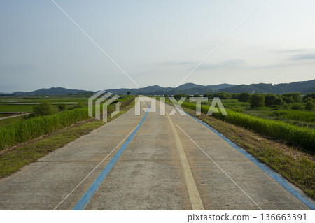 Bicycle path along the Geumgang River 136663391