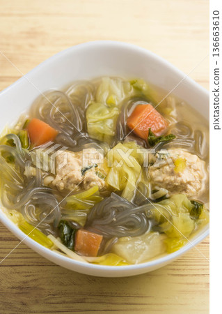 Chicken dumpling vermicelli soup Chicken dumpling vermicelli soup 136663610