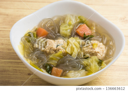 Chicken dumpling vermicelli soup Chicken dumpling vermicelli soup 136663612
