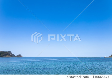 春季從兵庫縣神町霞町海岸眺望日本海，該地位於山陰地區。 136663674