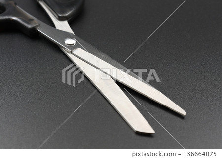 Scissors 136664075