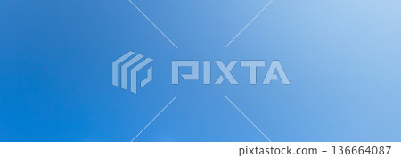 以藍天為背景的風景 136664087