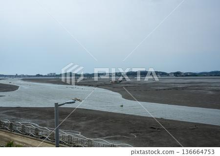 Bicycle path along the Geumgang River 136664753