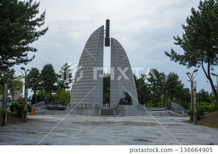 Bicycle path along the Geumgang River Bicycle path along the Geumgang River 136664905