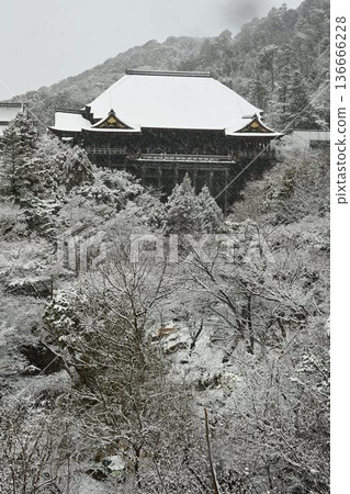 World Cultural Heritage Site, Kyoto Higashiyama, Kiyomizu-dera Temple, snow scene World Cultural Heritage Site, Kyoto Higashiyama, Kiyomizu-dera Temple, snow scene 136666228