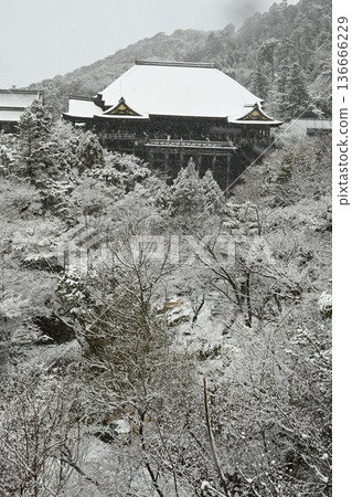 World Cultural Heritage Site, Kyoto Higashiyama, Kiyomizu-dera Temple, snow scene World Cultural Heritage Site, Kyoto Higashiyama, Kiyomizu-dera Temple, snow scene 136666229