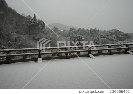 World Cultural Heritage Site, Kyoto Higashiyama, Kiyomizu-dera Temple, snow scene World Cultural Heritage Site, Kyoto Higashiyama, Kiyomizu-dera Temple, snow scene 136666401