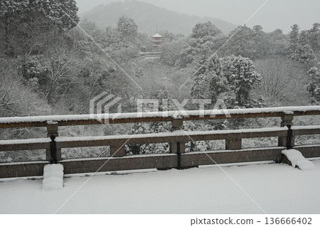 World Cultural Heritage Site, Kyoto Higashiyama, Kiyomizu-dera Temple, snow scene World Cultural Heritage Site, Kyoto Higashiyama, Kiyomizu-dera Temple, snow scene 136666402