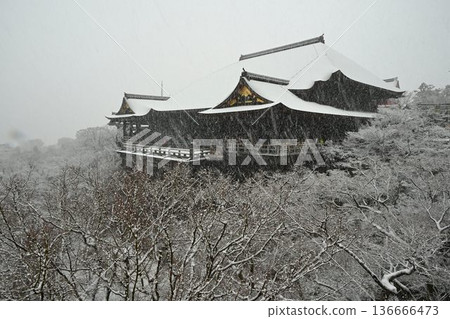 世界文化遺產，京都東山，清水寺，雪景 136666473