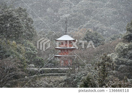 世界文化遺產，京都東山，清水寺，雪景 136666518