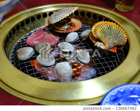 Grilled bivalve shellfish Grilled bivalve shellfish 136667492