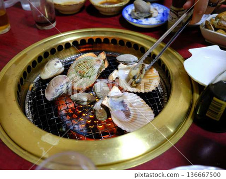 Grilled bivalve shellfish Grilled bivalve shellfish 136667500
