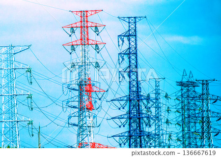 日本的電力都市景觀,日本的能源…鋼鐵高塔與無數電線…邁向新時代… 日本的電力都市景觀,日本的能源…鋼鐵高塔與無數電線…邁向新時代… 136667619