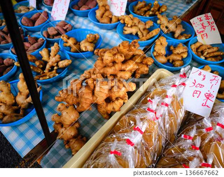 Kochi City Sunday Market Street Market Blue Sky Market Vegetables and Fruits 136667662