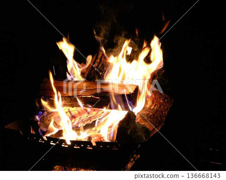 Bonfire at the campsite Bonfire at the campsite 136668143