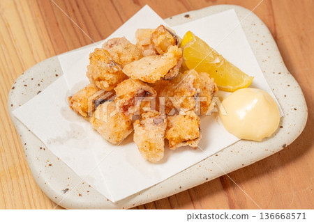 炸章魚-一種廣受歡迎的酥脆海鮮小吃 炸章魚-一種廣受歡迎的酥脆海鮮小吃 136668571