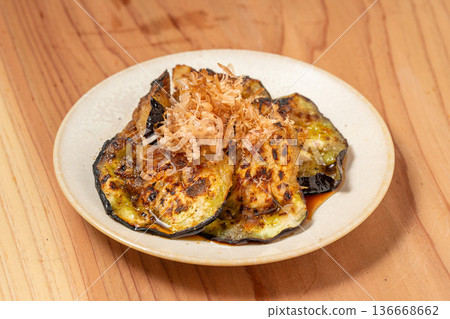 炭烤茄子，入口即化的日式烤蔬菜 136668662