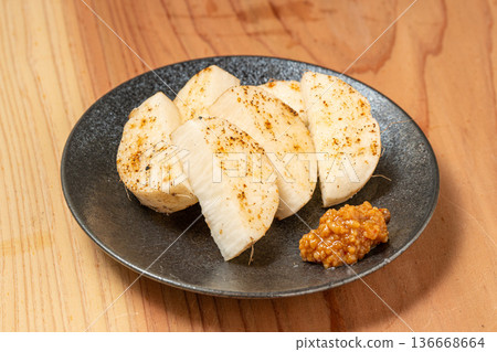 Charcoal grilled yam A fragrant Japanese vegetable dish Charcoal grilled yam A fragrant Japanese vegetable dish 136668664