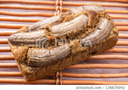 Banana and apple pound cake Banana and apple pound cake 136670042