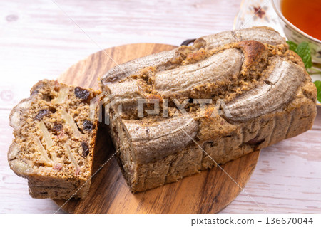 Banana and apple pound cake Banana and apple pound cake 136670044