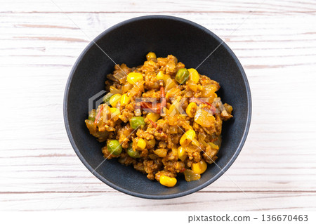Curry minced meat 136670463