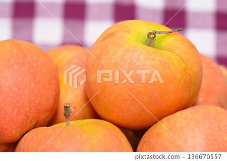 Harvested "Moon Rouge" apples (Nagano Prefecture) Harvested "Moon Rouge" apples (Nagano Prefecture) 136670557