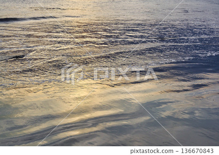 江之島片瀨西濱海灘的夜景（神奈川縣藤澤市） 136670843