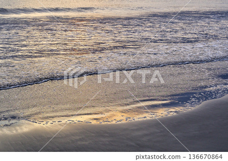 Evening view of Katase Nishihama Beach, Enoshima (Fujisawa City, Kanagawa Prefecture) Evening view of Katase Nishihama Beach, Enoshima (Fujisawa City, Kanagawa Prefecture) 136670864